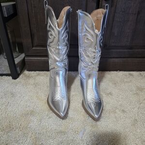 TOP Moda Metallic Silver Heeled Boots